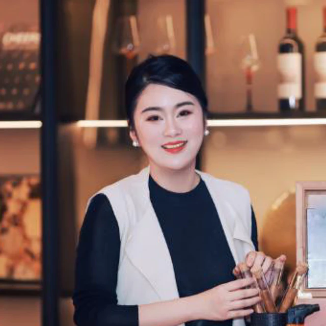 Nadira讲师形象照